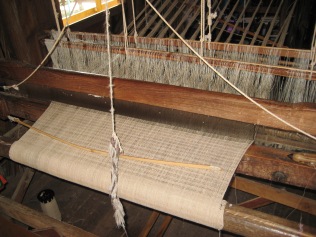 039_lotus fibre weaving